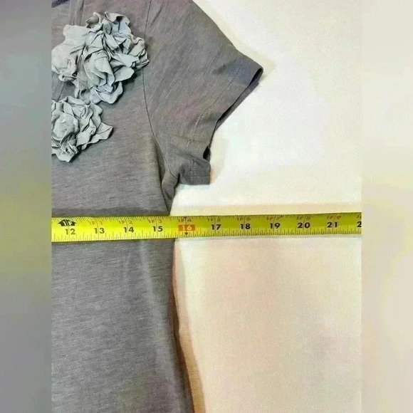 Garnet Hill size XS gray floral appliqué embellished scoop neck Tshirt top boho - Picture 5 of 8